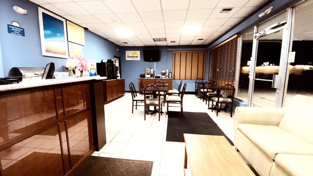 Days Inn By Wyndham Salina South Bagian luar foto
