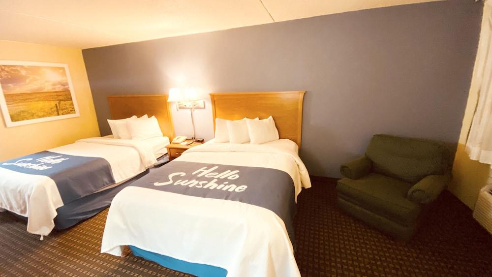 Days Inn By Wyndham Salina South Bagian luar foto