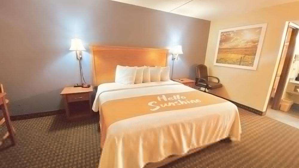 Days Inn By Wyndham Salina South Bagian luar foto