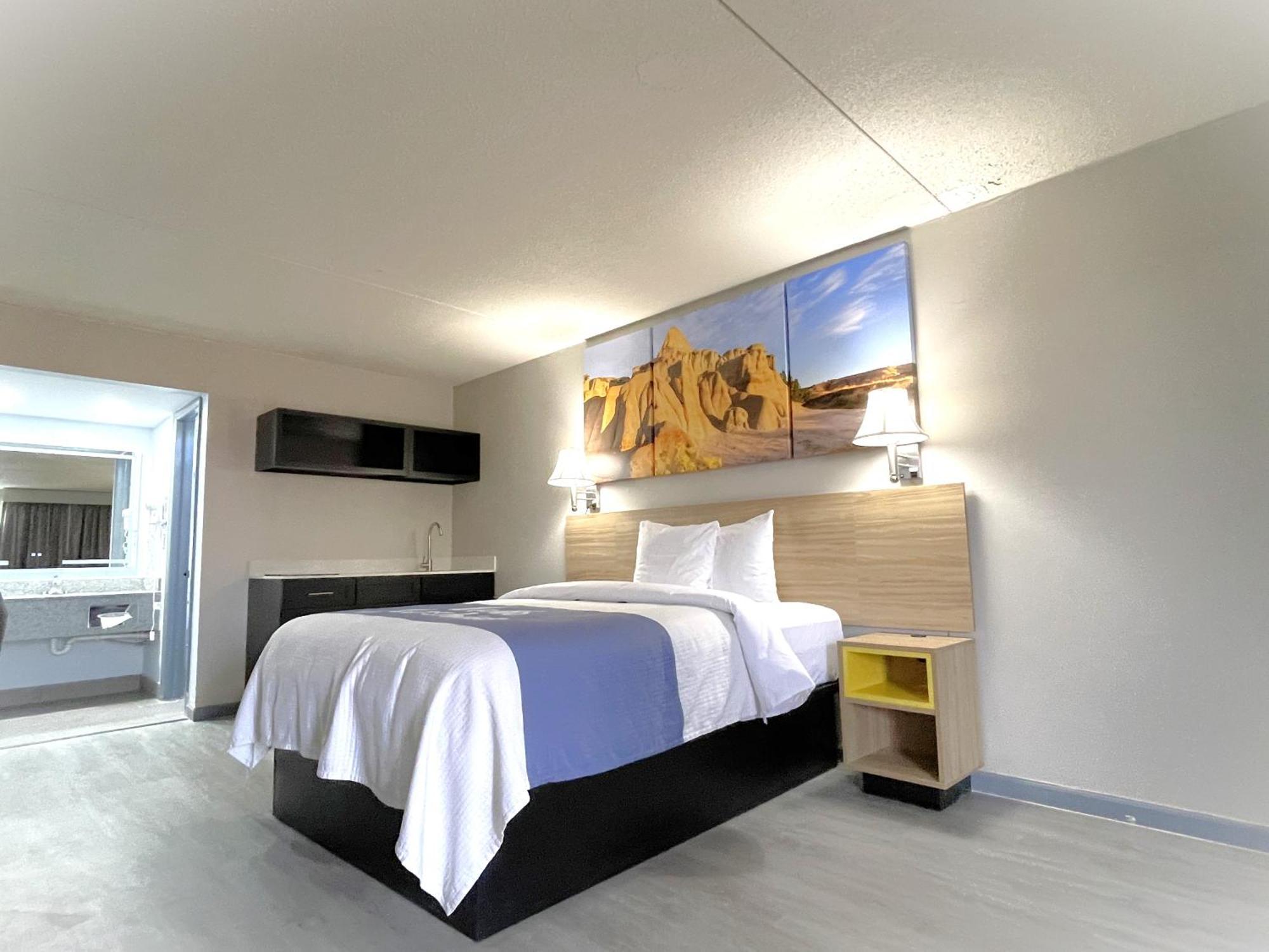 Days Inn By Wyndham Salina South Bagian luar foto