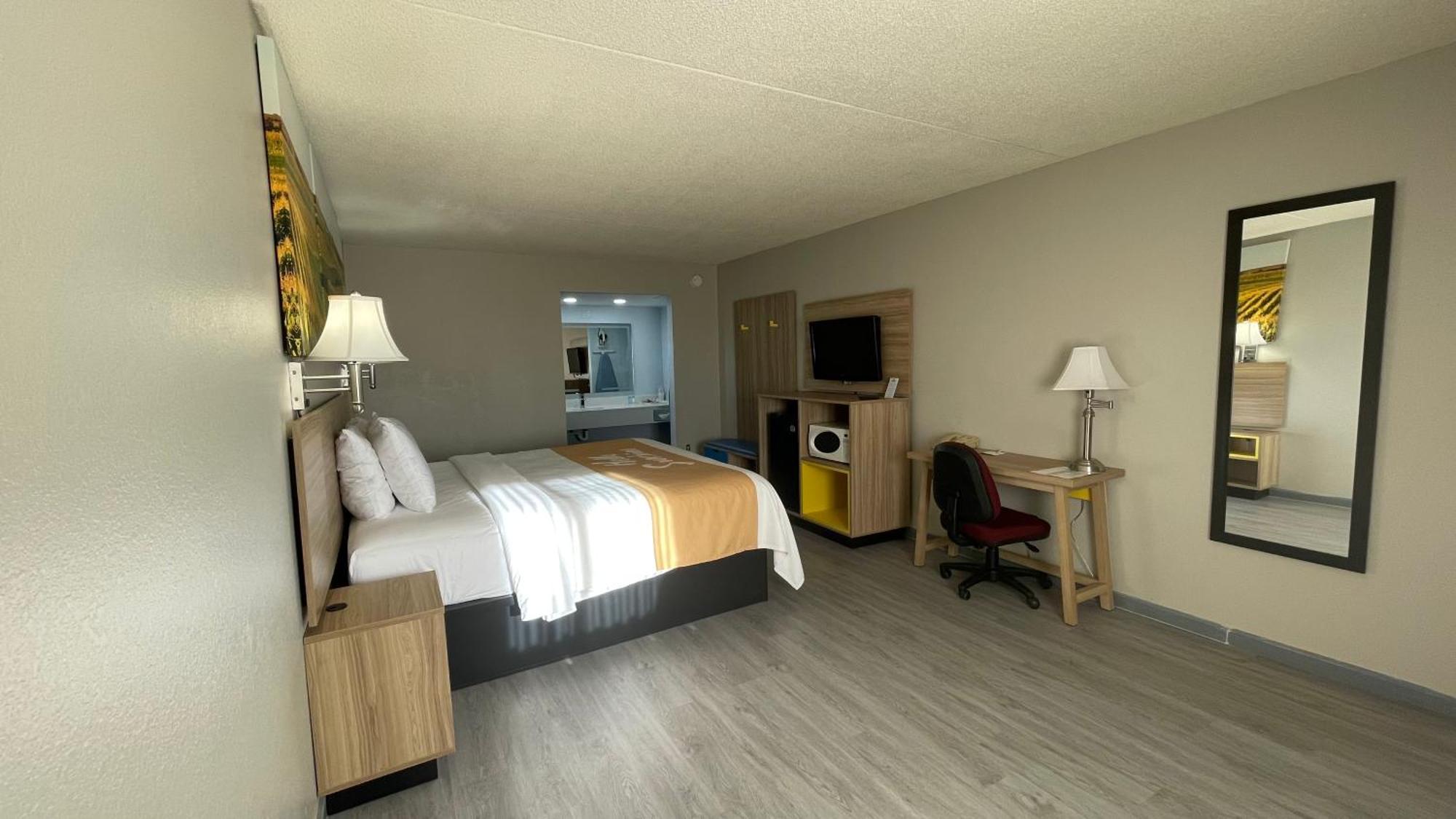 Days Inn By Wyndham Salina South Bagian luar foto