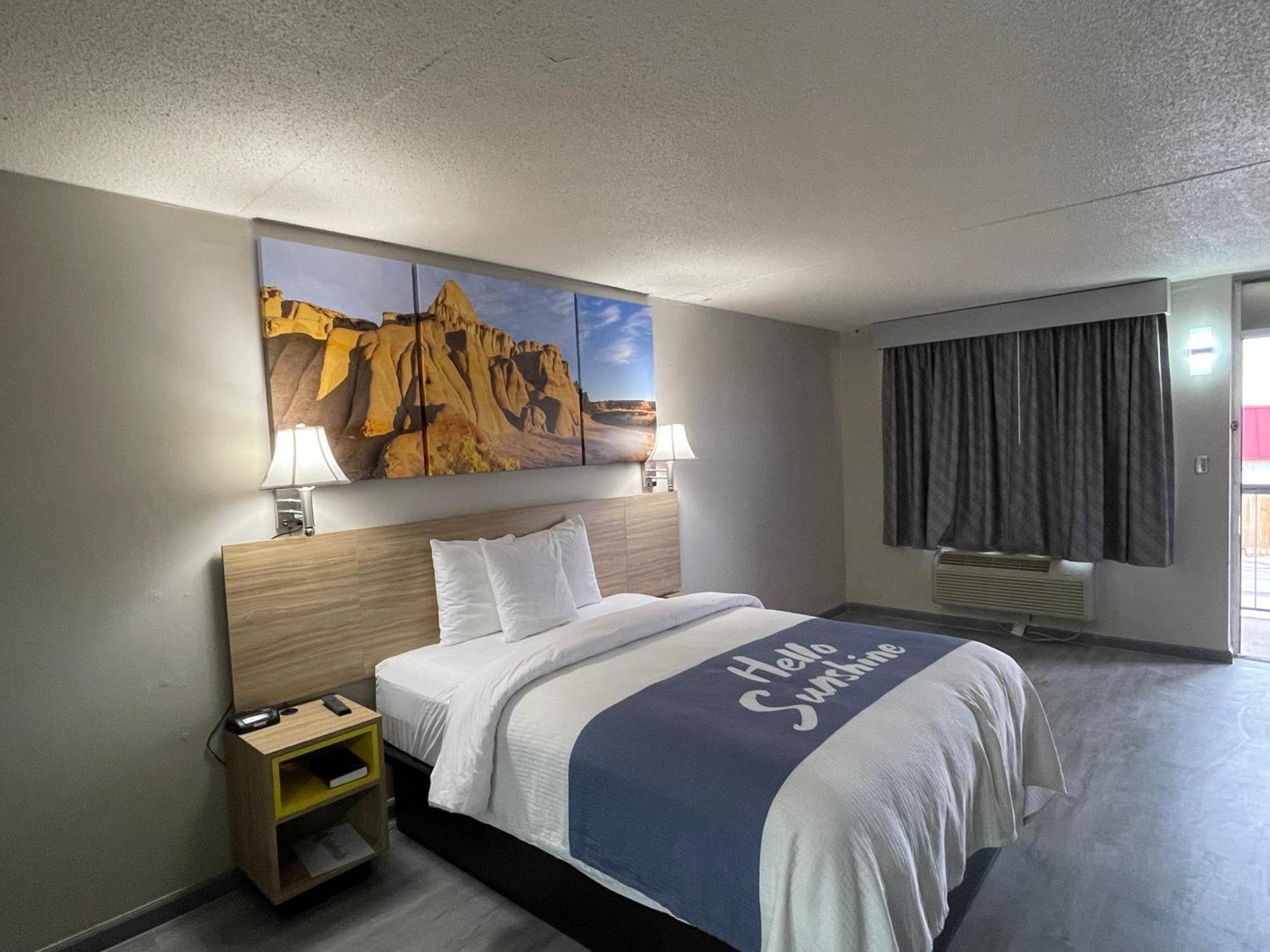 Days Inn By Wyndham Salina South Bagian luar foto