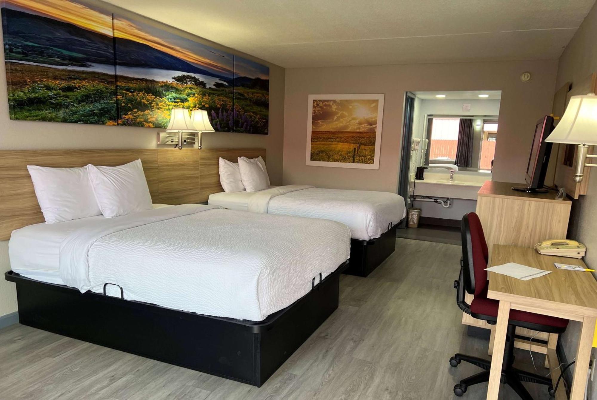 Days Inn By Wyndham Salina South Bagian luar foto