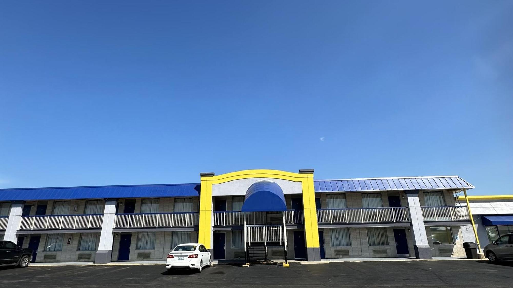 Days Inn By Wyndham Salina South Bagian luar foto