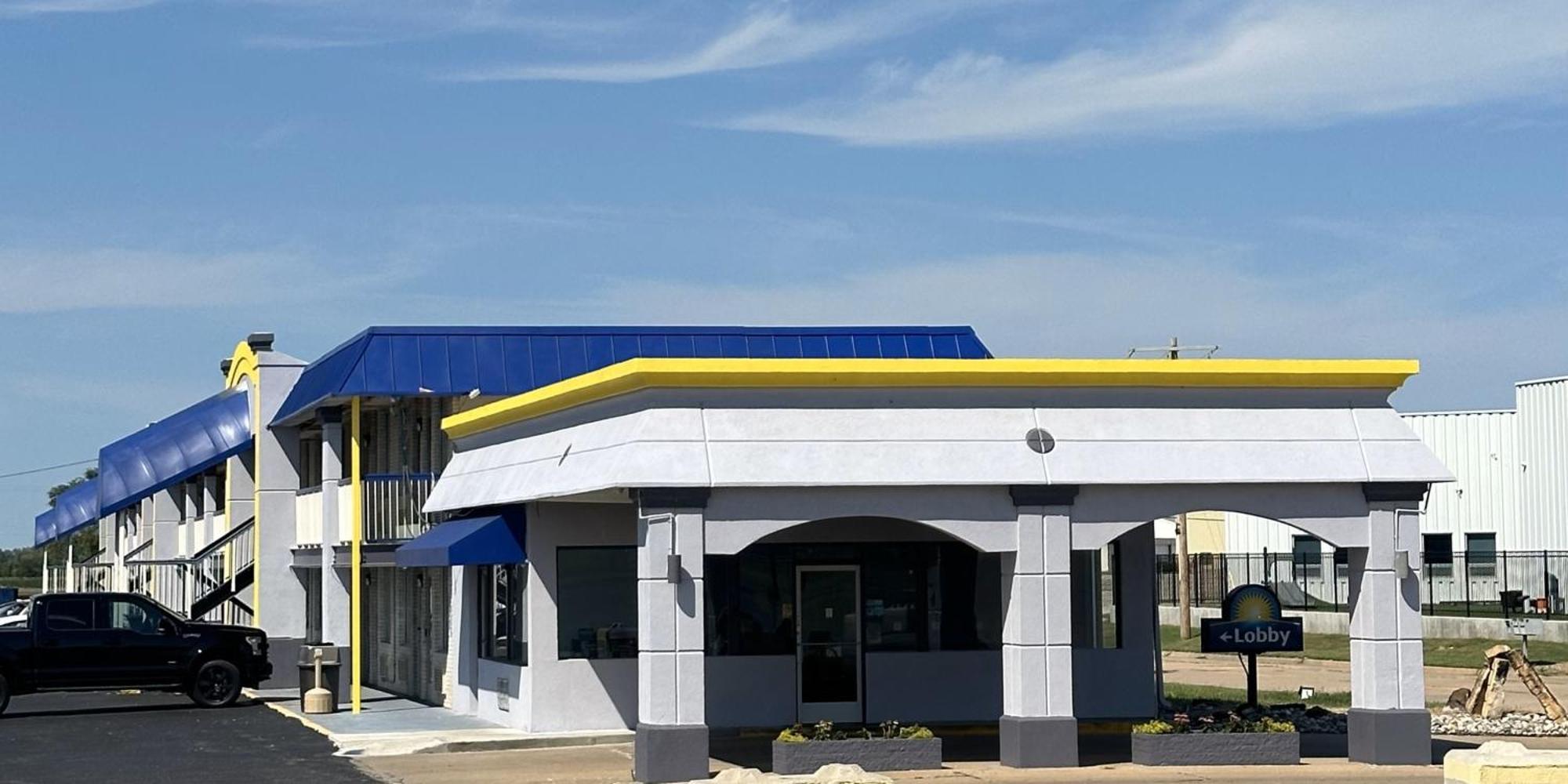Days Inn By Wyndham Salina South Bagian luar foto