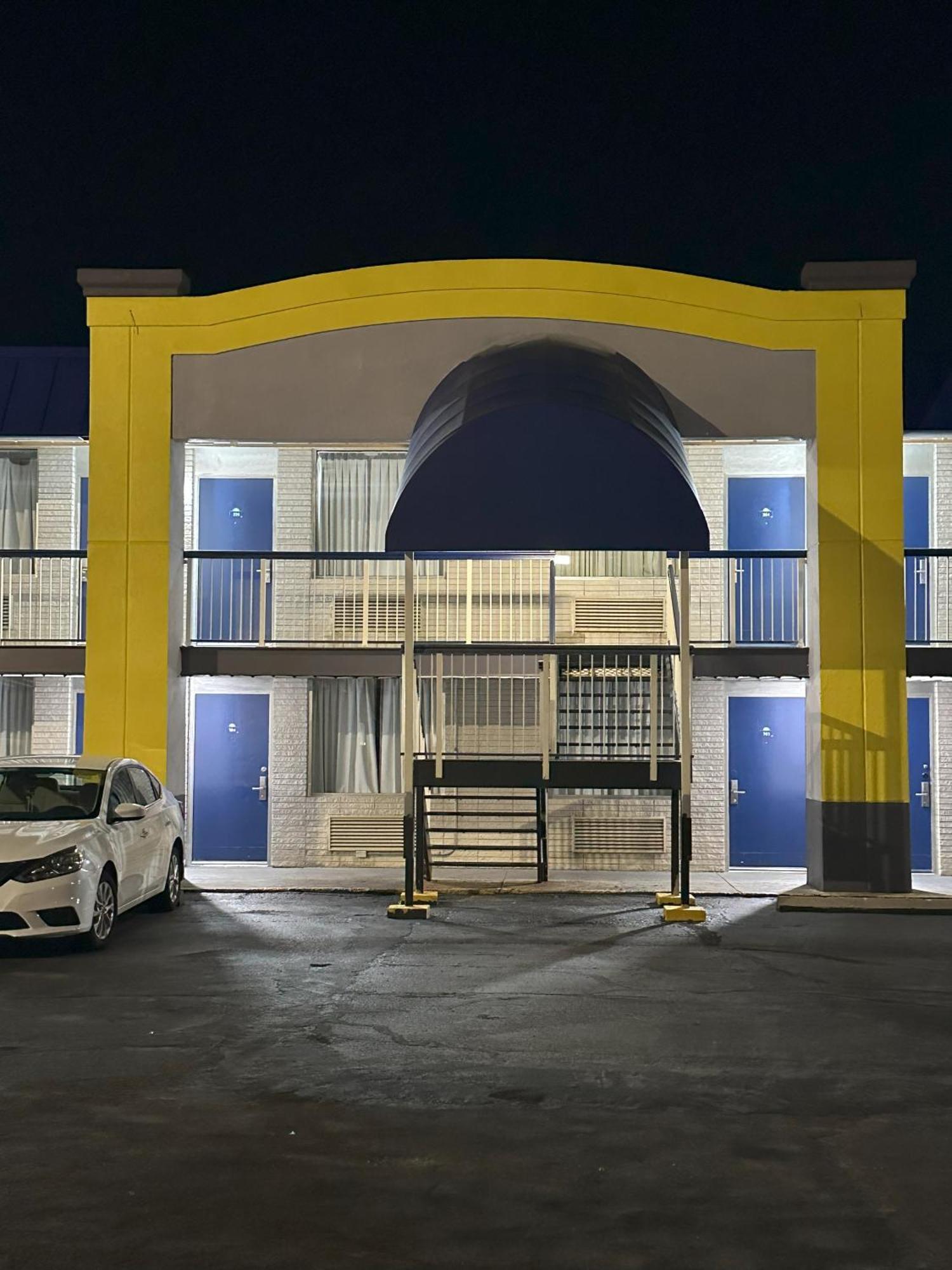 Days Inn By Wyndham Salina South Bagian luar foto